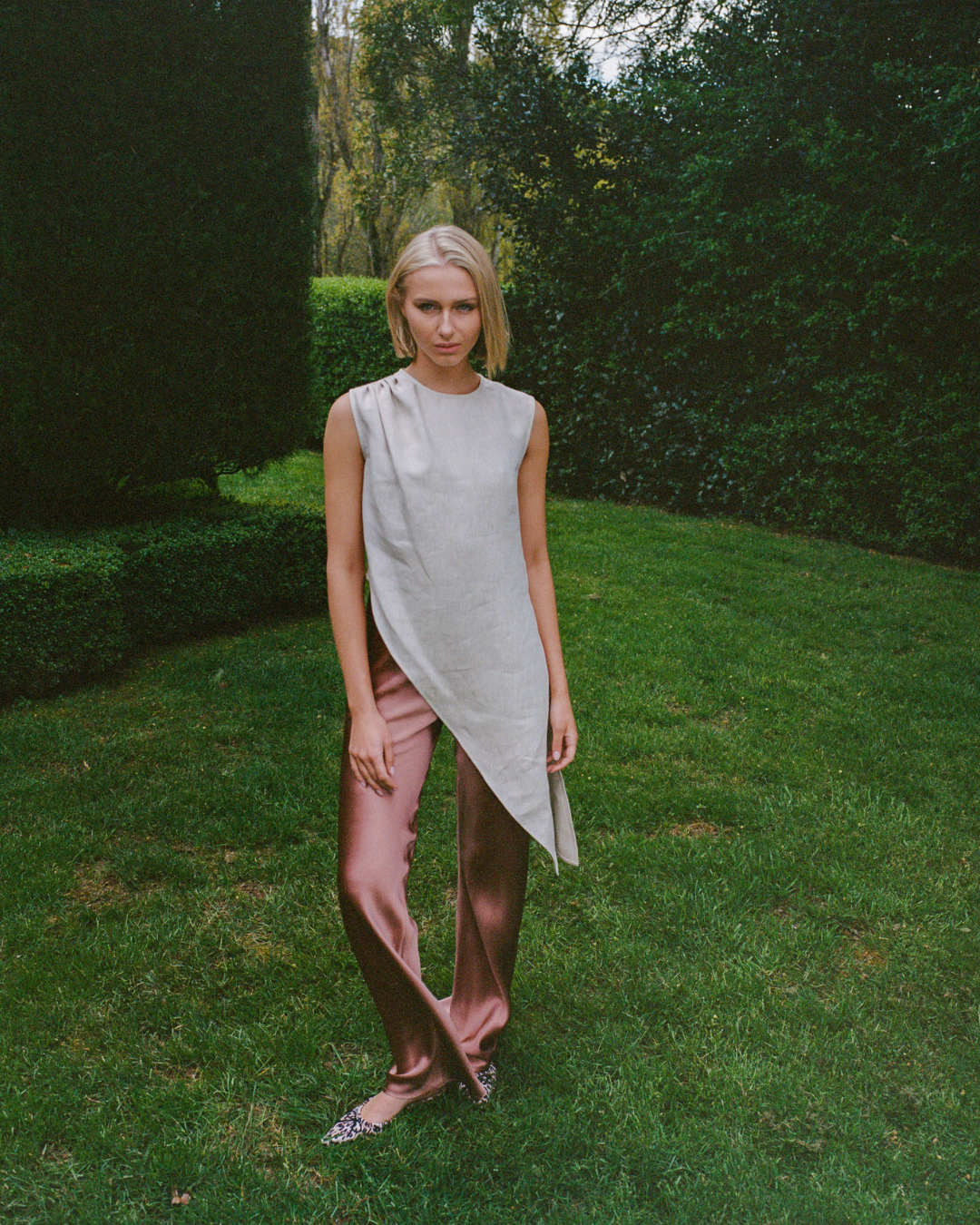 AMOUR ASYMMETRIC LINEN TOP