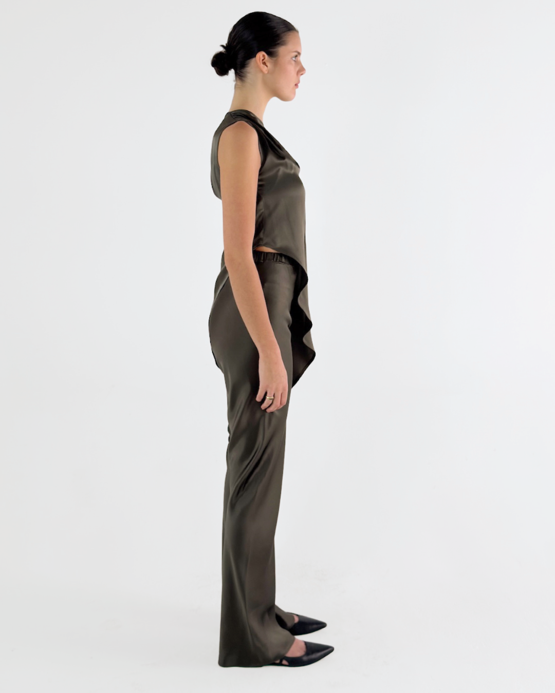 AMOUR ASYMMETRIC SILK TOP OLIVE