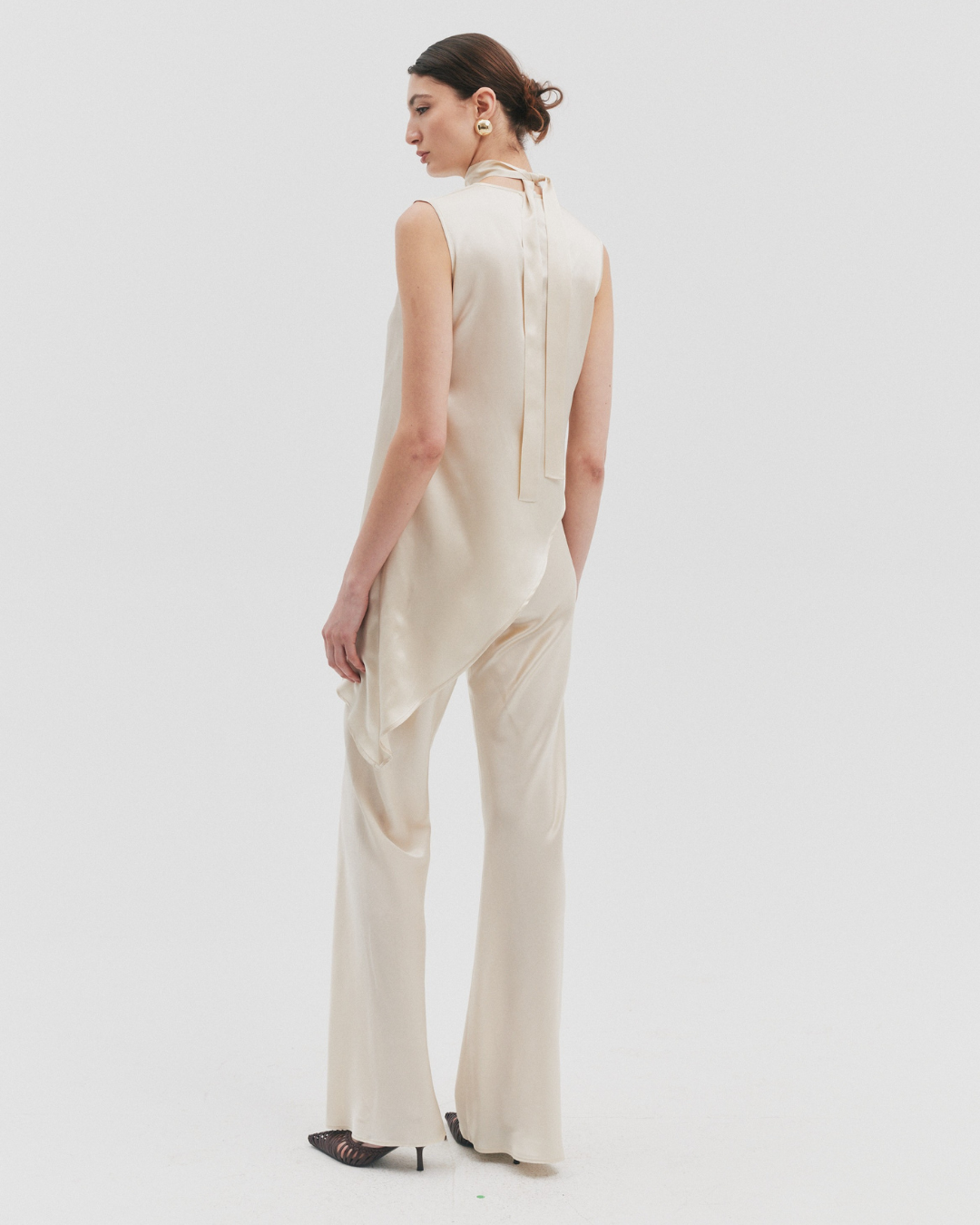 AMOUR ASYMMETRIC TOP OYSTER SILK