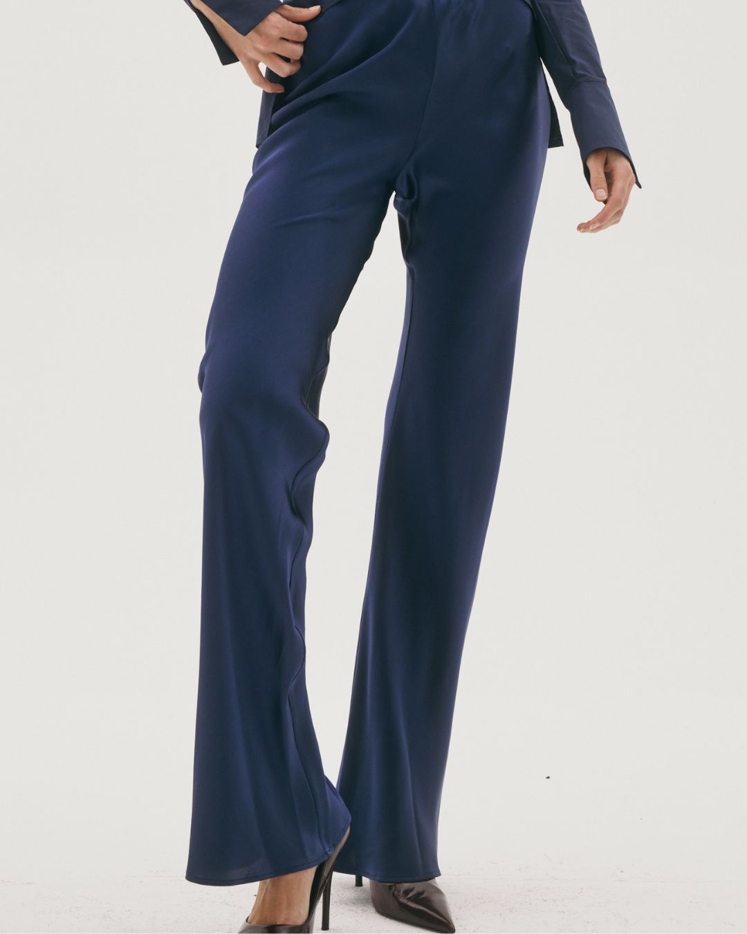 CRUS BIAS CUT NAVY SILK PANT